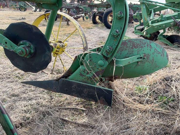 john-deere-pull-type-two-bottom-plow-image-21