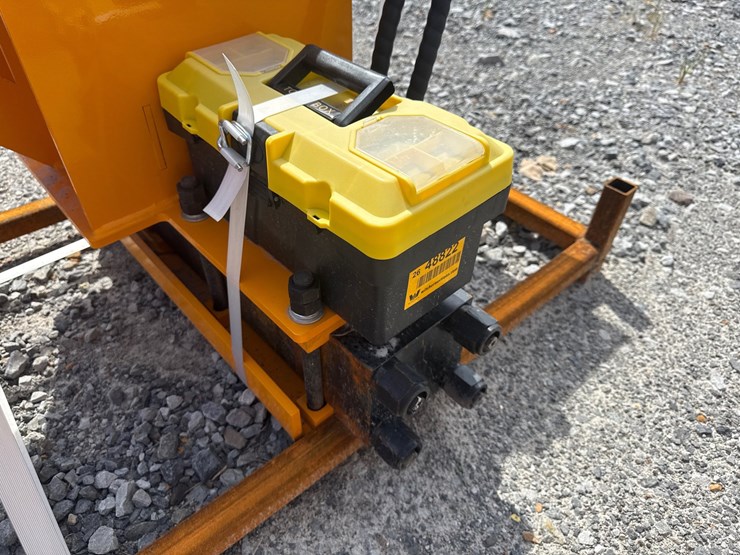 #2002-•-unused-future-sd680-skid-steer-pile-hammer-adzc680260582-inv#48822-image-5