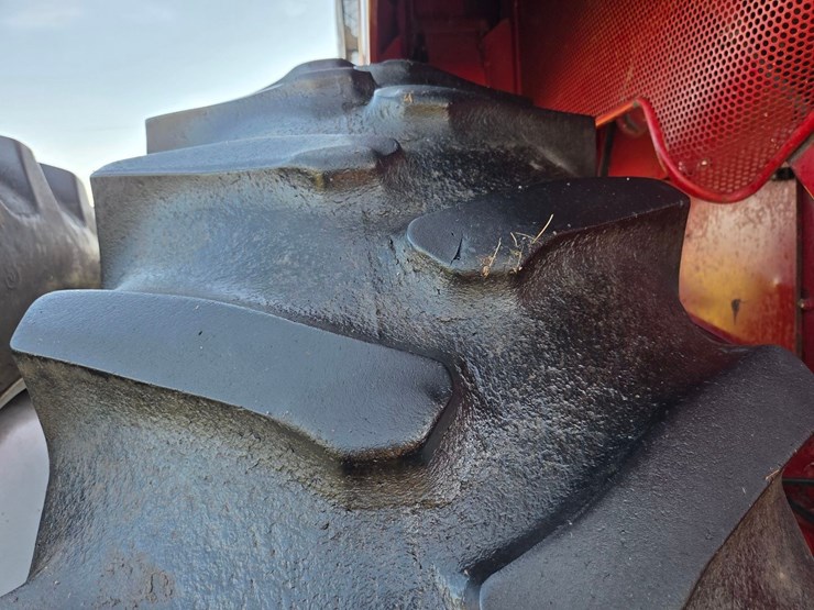 cih-2388-axial-flow-combine-image-54