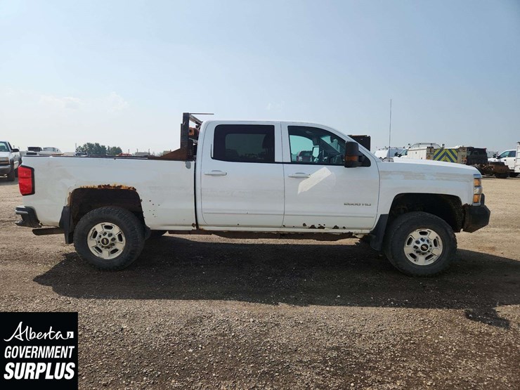 2015-chevrolet-silverado-2500hd-image-7