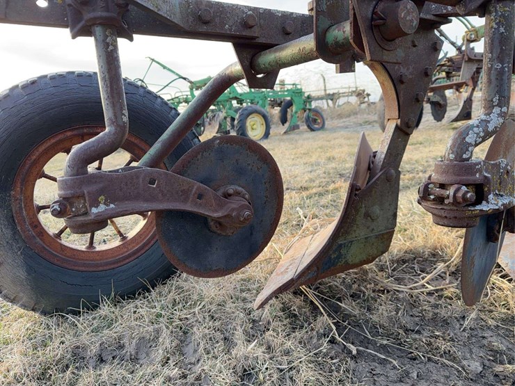 john-deere-pull-type-three-bottom-plow-image-24