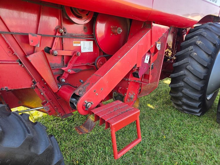 cih-2388-axial-flow-combine-image-46