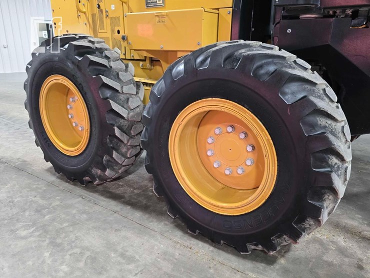 2021-caterpillar-120-image-34