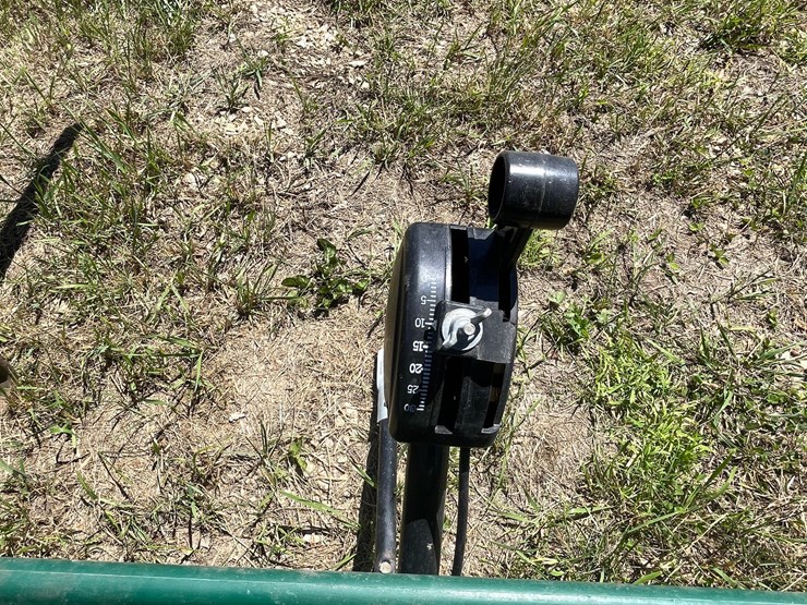 #3308-•-true-temper-wheelbarrow-and-estate-pull-behind-spreader-image-11