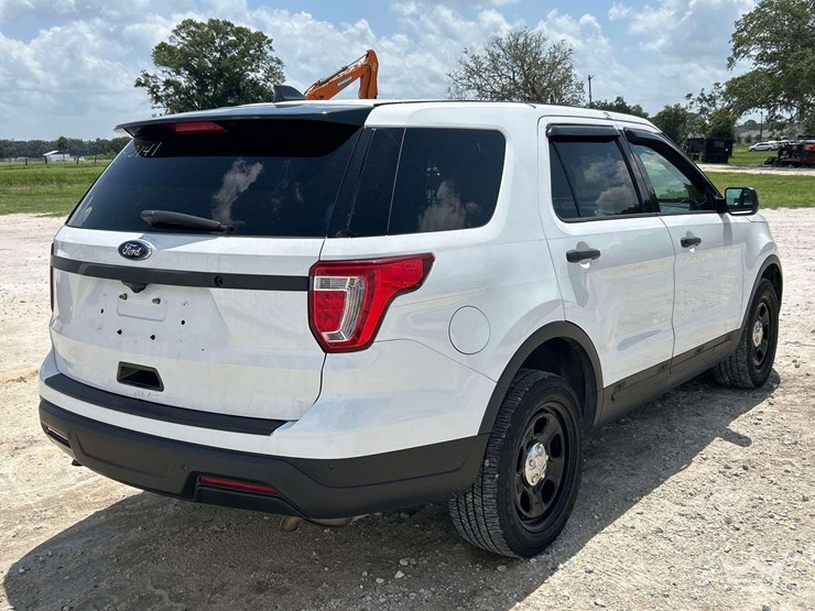 2018-ford-explorer-image-3