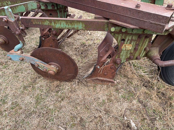 john-deere-pull-type-four-bottom-plow-image-14
