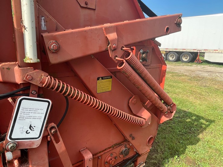 hesston-5500-image-18