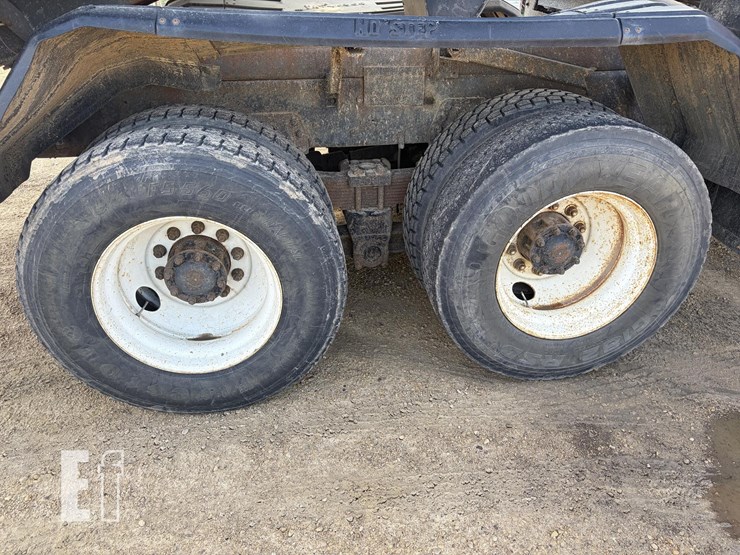 1996-ford-lt9000-image-17