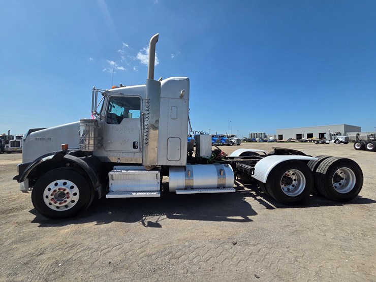 2012-kenworth-t800-image-8