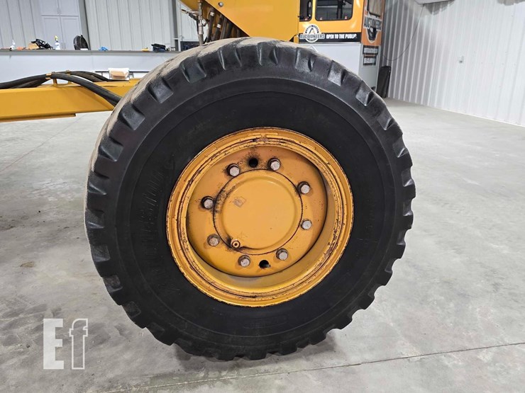 2010-caterpillar-120m-image-31