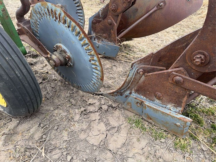 john-deere-three-point-two-bottom-plow-image-13