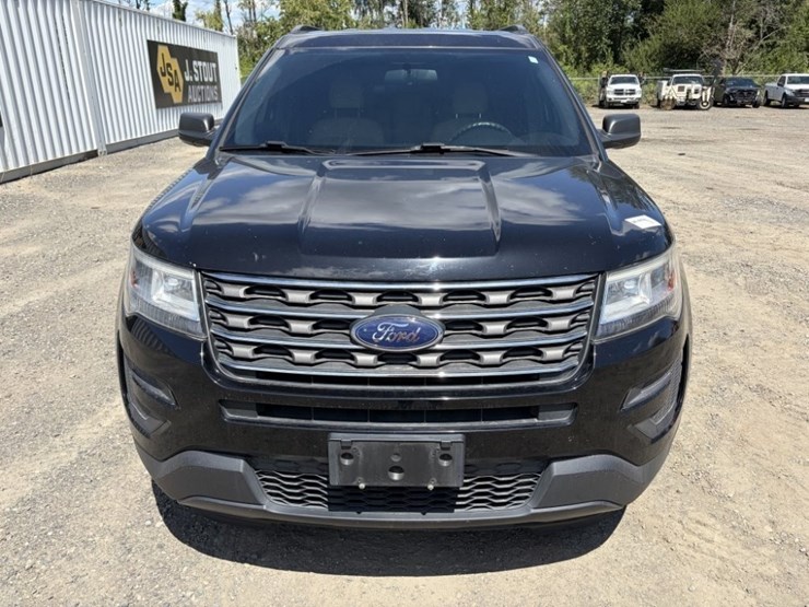 2017-ford-explorer-image-8