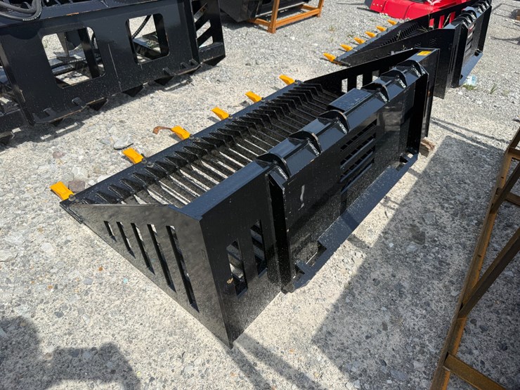 #2009-•-unused-future-rb66-67"-skid-steer-rock-bucket-c-dyscd2605152-inv#49395-image-2