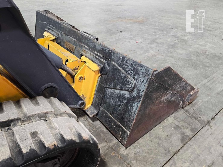 2012-deere-333d-image-11