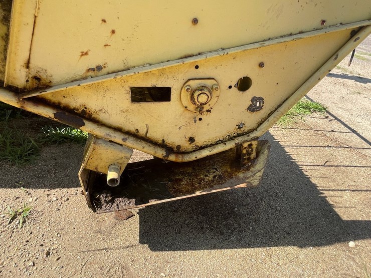 new-holland-880-image-17