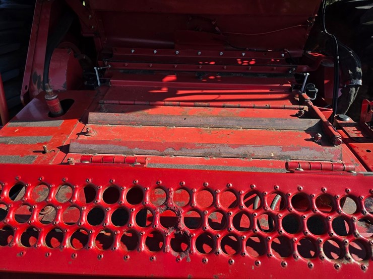 cih-2388-axial-flow-combine-image-9