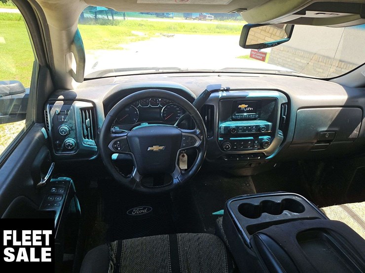 2015-chevrolet-silverado-2500hd-image-19