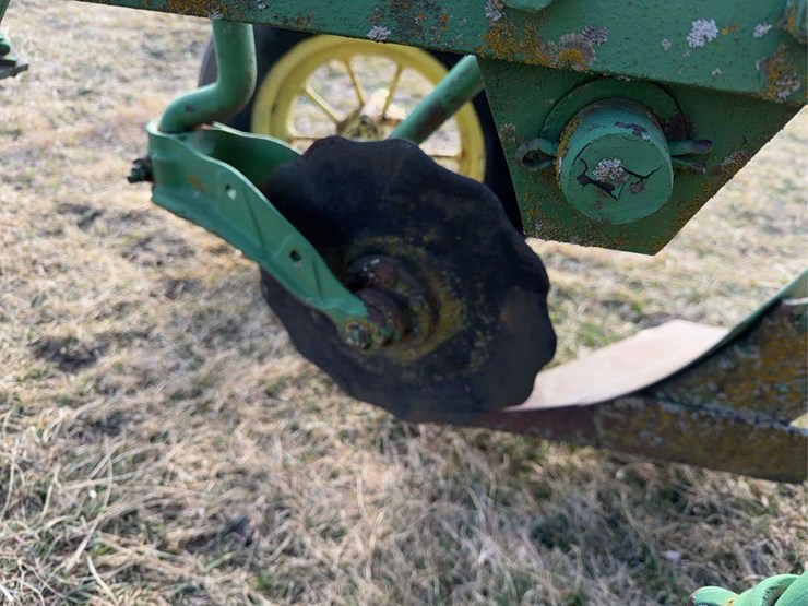 john-deere-pull-type-three-bottom-plow-image-31