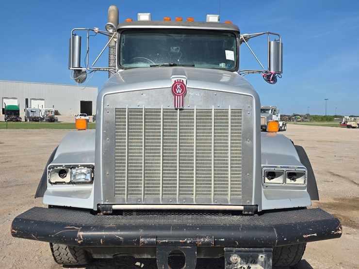 2013-kenworth-t800-image-2