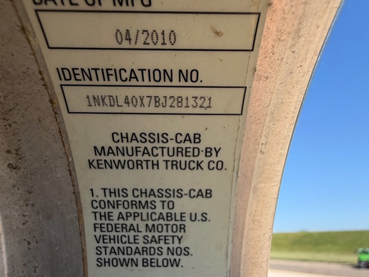 2011-kenworth-t800-image-19