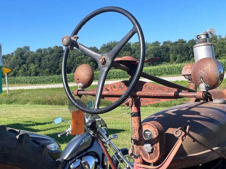 #1021-•-farmall-h-tractor-image-11