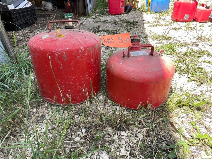 #3346-•-(2)-metal-gas-cans-image-5