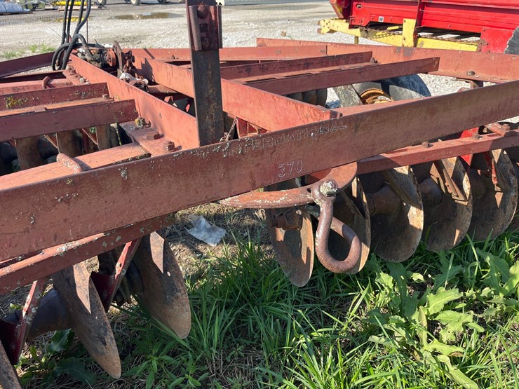 case-ih-370-image-12