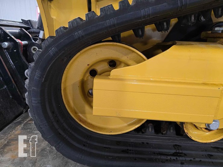 2025-caterpillar-255-image-28