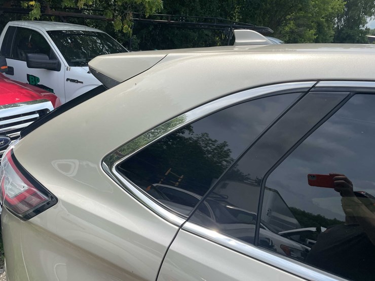 2018-ford-edge-sel-image-24
