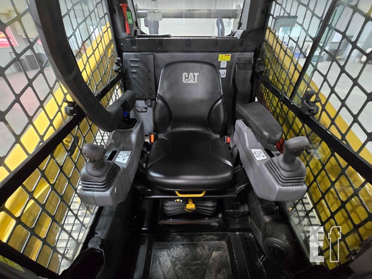2025-caterpillar-255-image-14