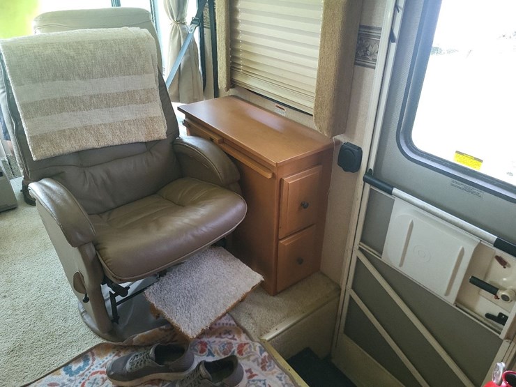 2003-fleetwood-bounder-39z-class-a-motorhome-on-freightliner-chassis-image-19