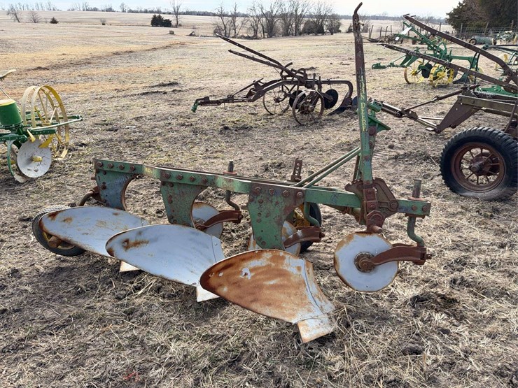 john-deere-three-point-three-bottom-plow-image-6
