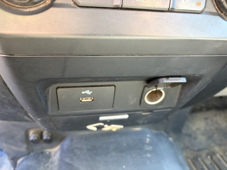 2017-ford-f150-image-30