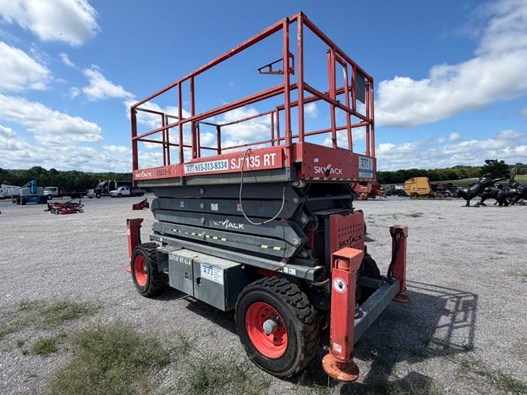 2014-skyjack-sj7135rt-image-3