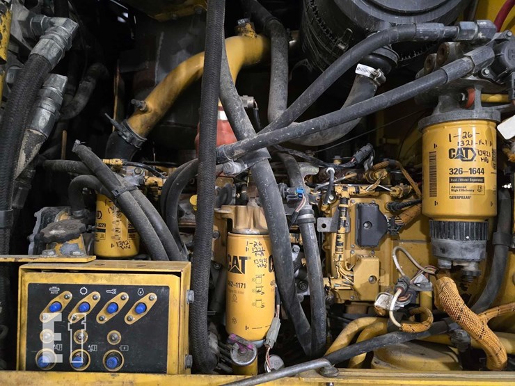 2010-caterpillar-120m-image-25