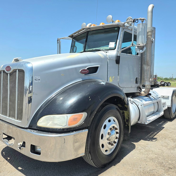 2013 PETERBILT 386