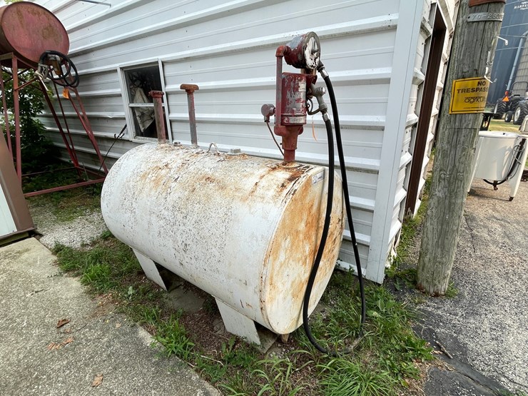#2306-•-usemco-300-gallon-fuel-tank-image-1