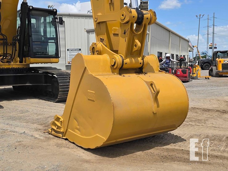 2020-caterpillar-336-image-12