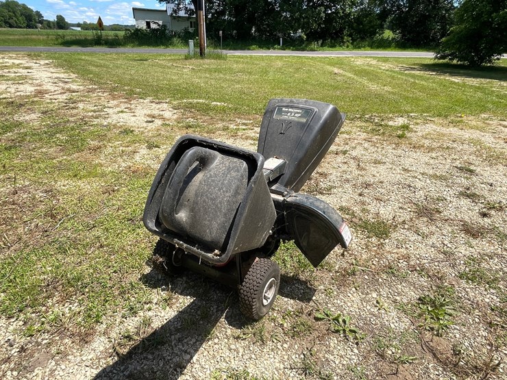 #3322-•-yard-machines-chipper-image-1