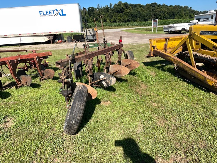 #2095-•-john-deere-620a-plow-image-5