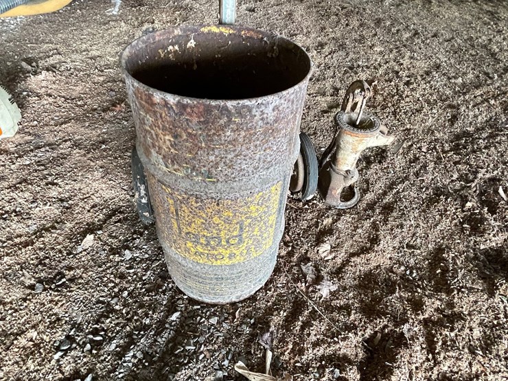 #2289-•-rotary-mower,-hand-pump,-and-26"-barrel-image-5