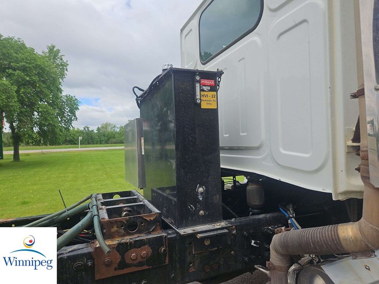 2014-western-star-4700-image-38