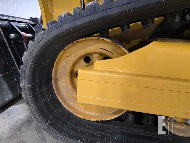 2025-caterpillar-255-image-28