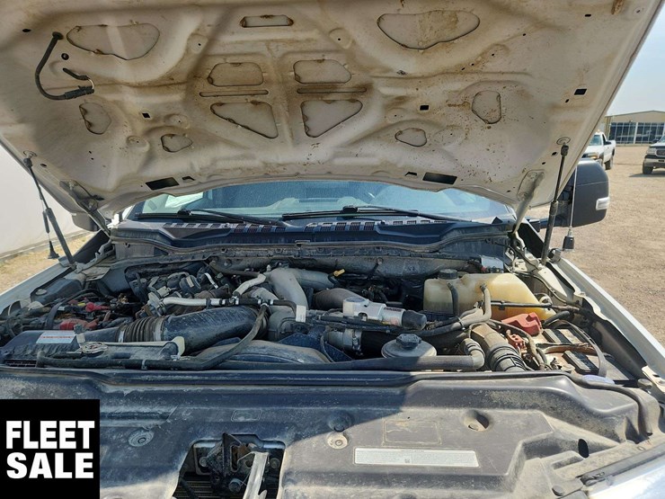 2022-ford-f550-image-32