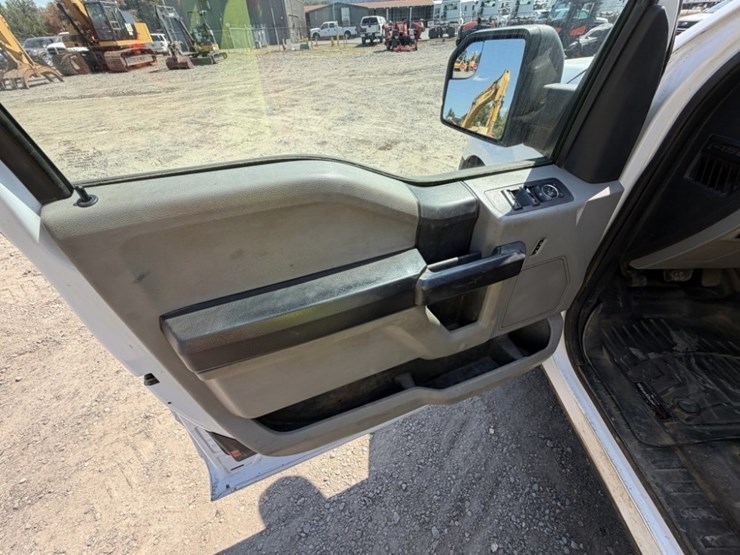 2017-ford-f150-image-23