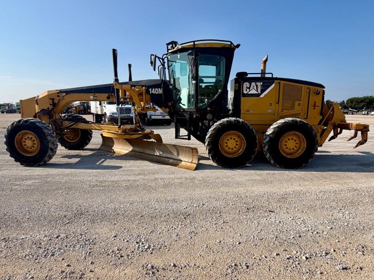 2011-caterpillar-140m-image-4