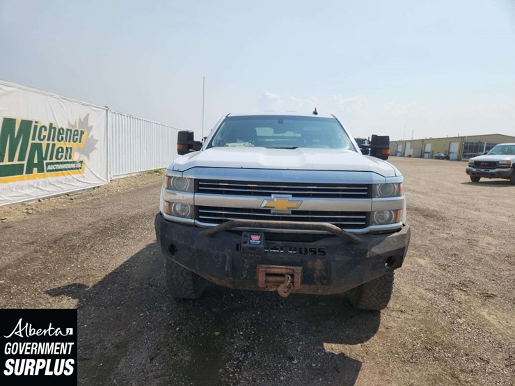 2015-chevrolet-silverado-2500hd-image-9