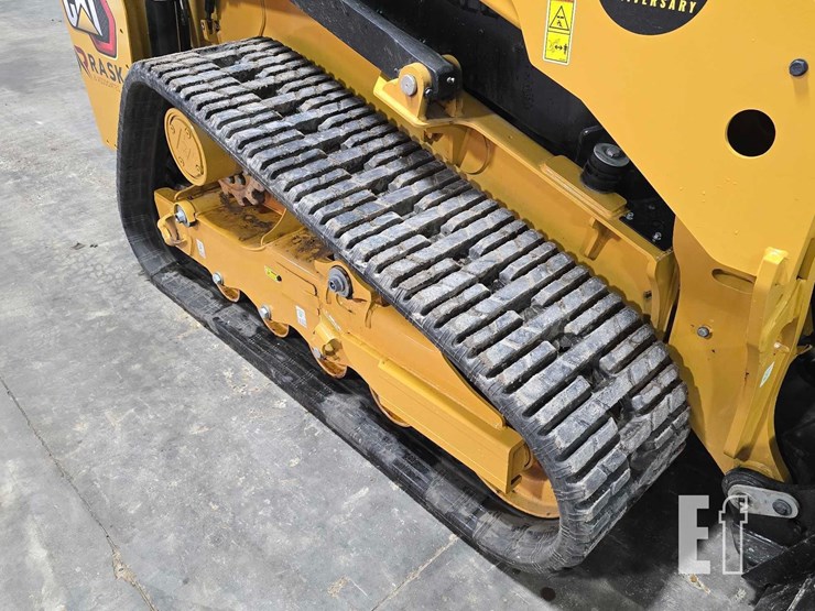2025-caterpillar-255-image-36