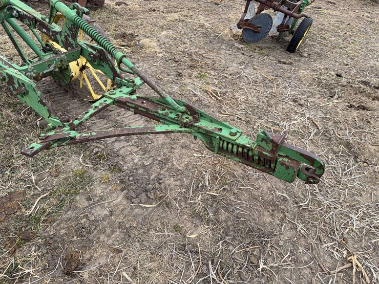 john-deere-pull-type-two-bottom-plow-image-12