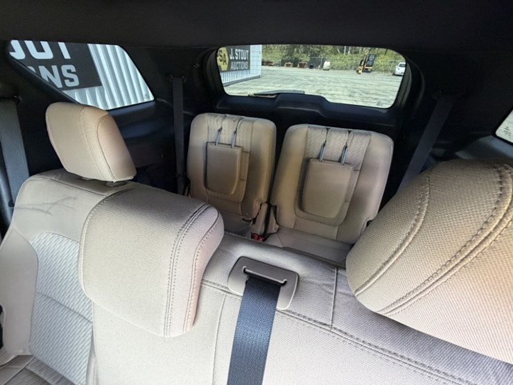 2017-ford-explorer-image-22